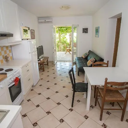 Apartment Ferienwohnung Fuer 4 Personen Ca 50 Qm In Cervar-porat, Istrien Istrische Riviera *